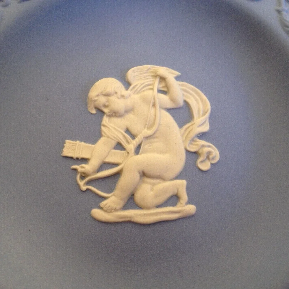 Wedgewood Patrician Tray Excel XL-20 Cream Color on Pale Blue Cupid w/Arrow - Picture 4 of 12